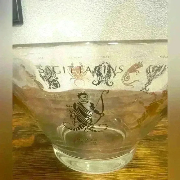 VTG 1950’s Anchor Hocking Zodiac Clear Glass Salad Bowl W/ Black And Gold Signs - Picture 6 of 7
